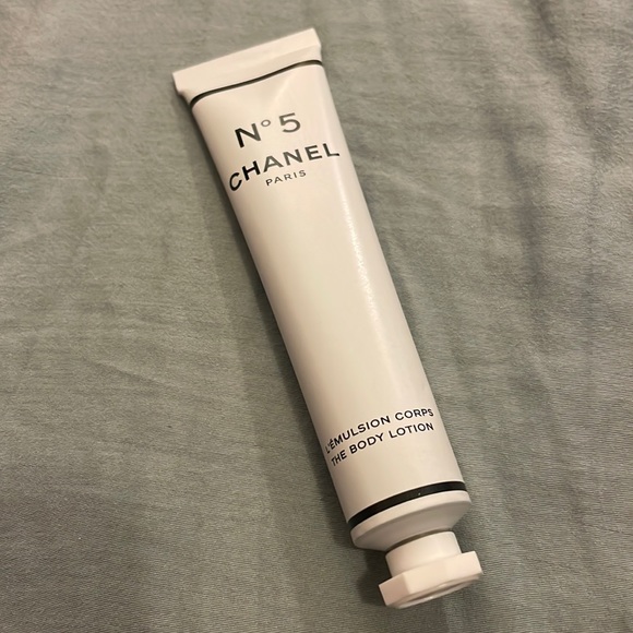 CHANEL Other - ⭐️HP⭐️Chanel N5 Emulsion
